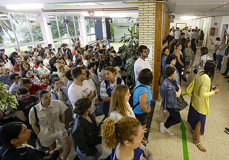 Educación cambia las normas de las oposiciones y abre otro frente con los sindicatos docentes en Cantabria